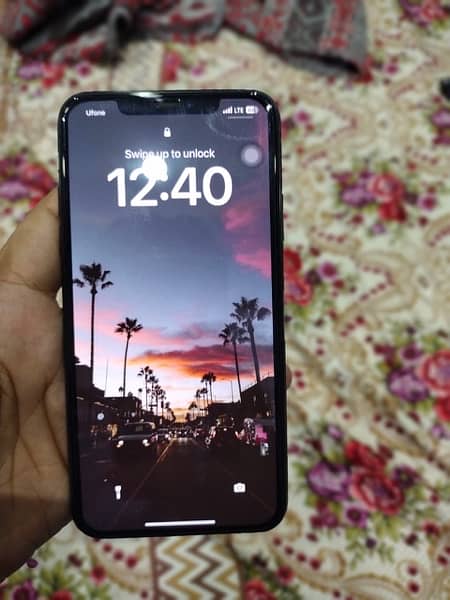 Iphone 11 pro max 64 GB single sim approved. 1