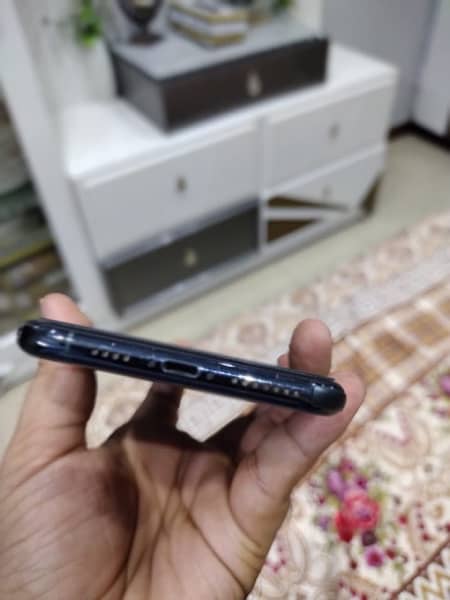 Iphone 11 pro max 64 GB single sim approved. 4