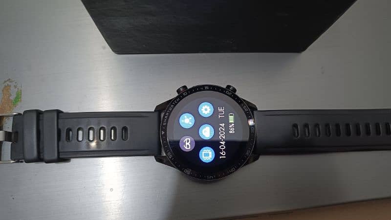 Advanced Calling Smartwatch YOLO FORTUNER 8X 4