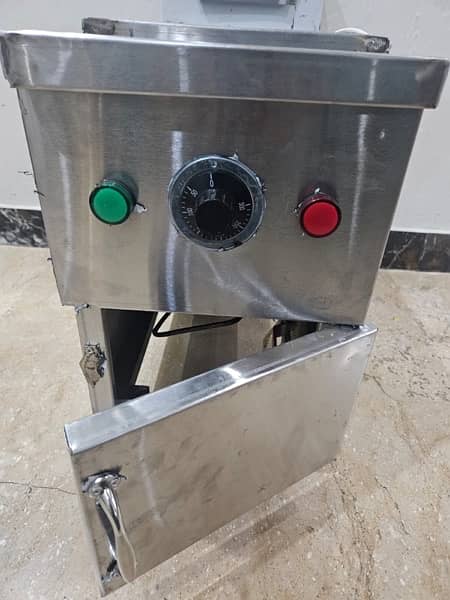10 litre Oil Fryer with Temperature Control 1