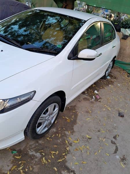 Honda City white color like brand new condition only 4700km done 4
