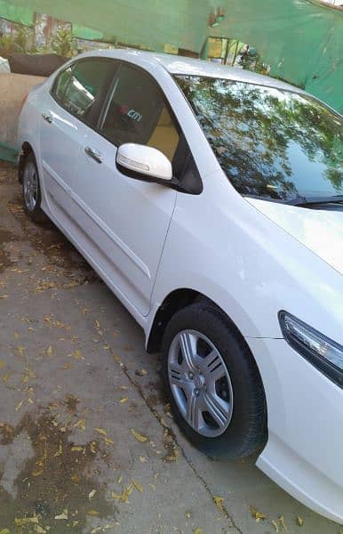 Honda City white color like brand new condition only 4700km done 5