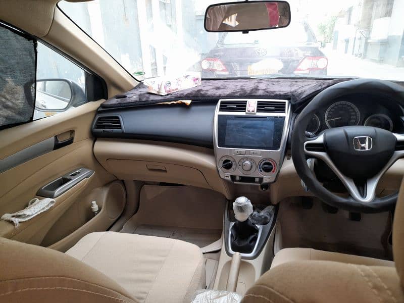 Honda City white color like brand new condition only 4700km done 6