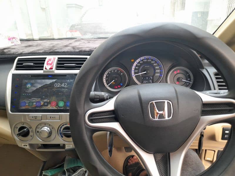 Honda City white color like brand new condition only 4700km done 13