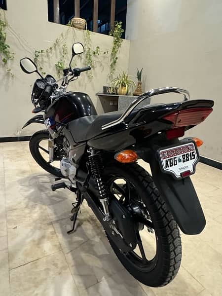 YAMAHA YBR 125G 6