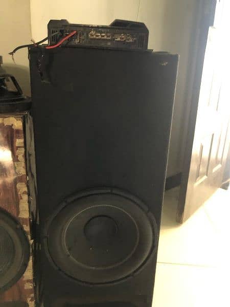 Car music system,two amplifier and two basser 9
