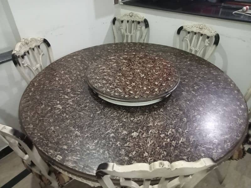Round Dining table set for sale 1