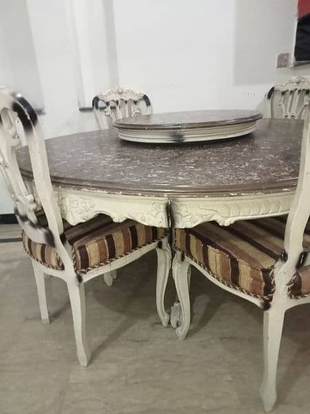 Round Dining table set for sale 2