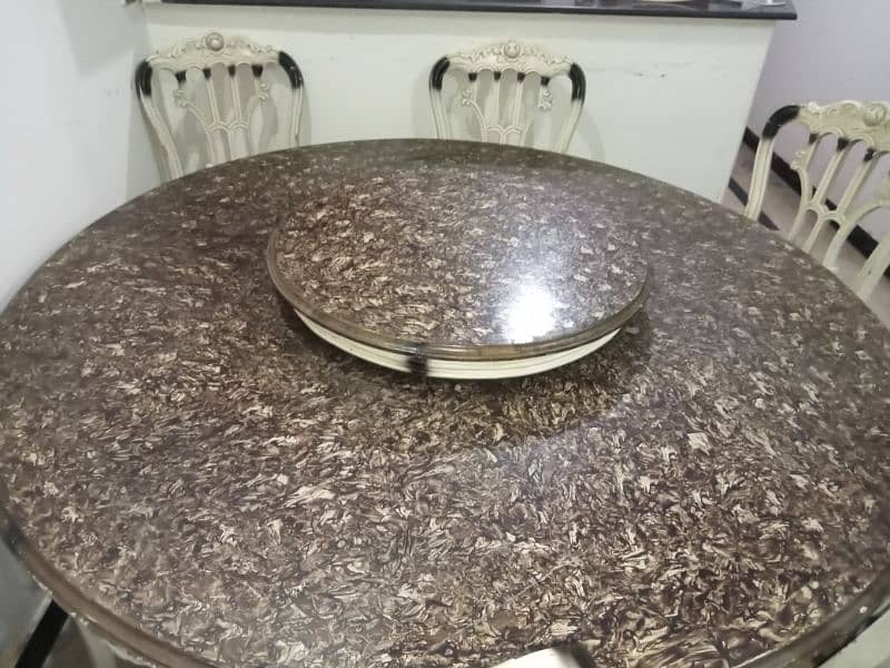 Round Dining table set for sale 3