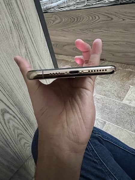 iphone xs max 4