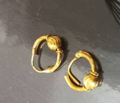 Gold Earring Available for Sale 0