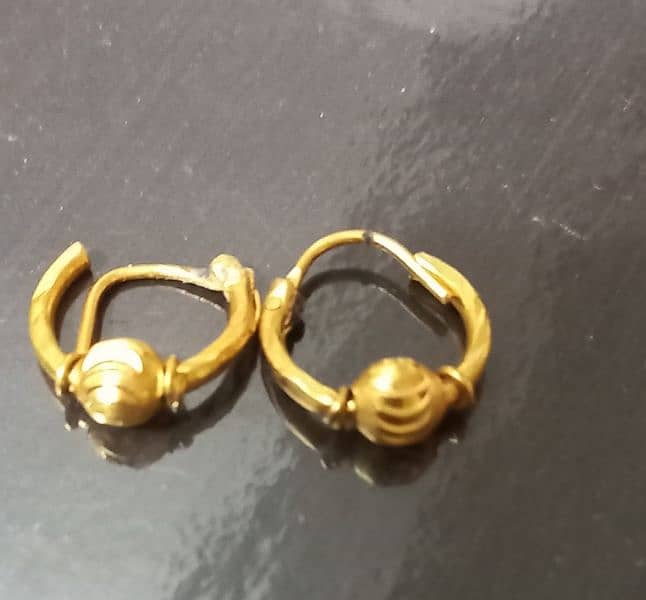Gold Earring Available for Sale 1