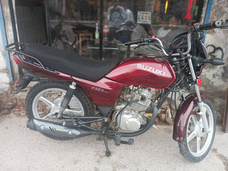 condition like new neat and clean bike just 15 k chali hui 8