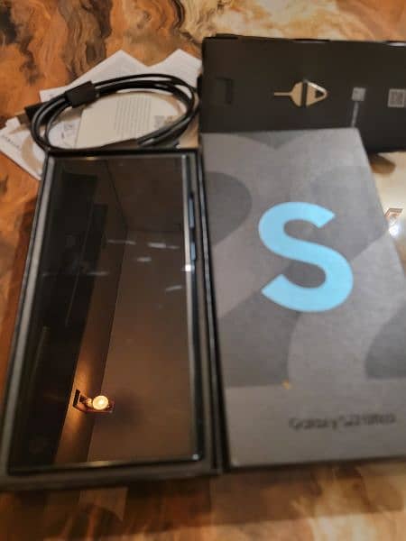 Samsung S22 Ultra (Box) 1
