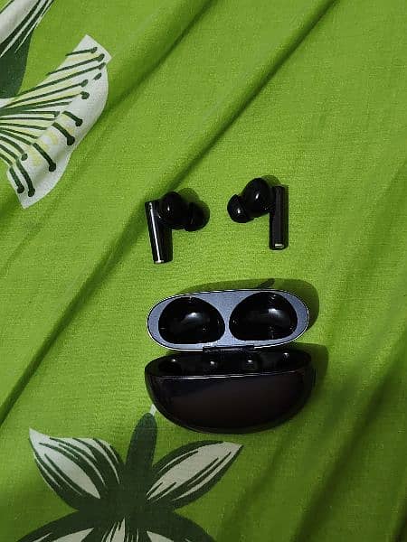 Realme Buds air 5 pro, 1 month used, 50 dB, 6 mics, Fresh condition 2