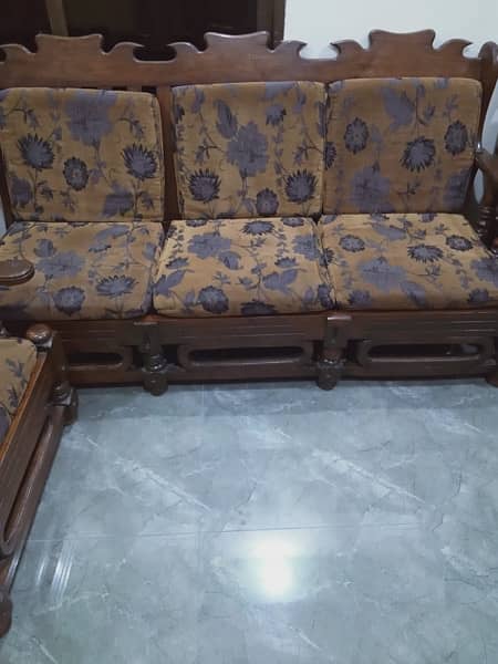 5 seater, wood is of amazing quality. Selling because want to renovate 2