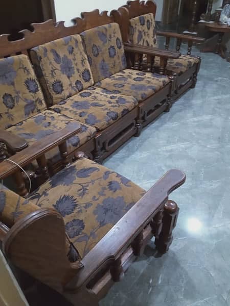 5 seater, wood is of amazing quality. Selling because want to renovate 4