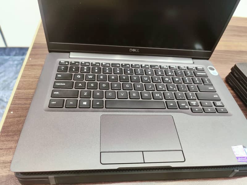 Dell Latitude Ultrabook 7300 / 7400 Core i5 8th Generation 3