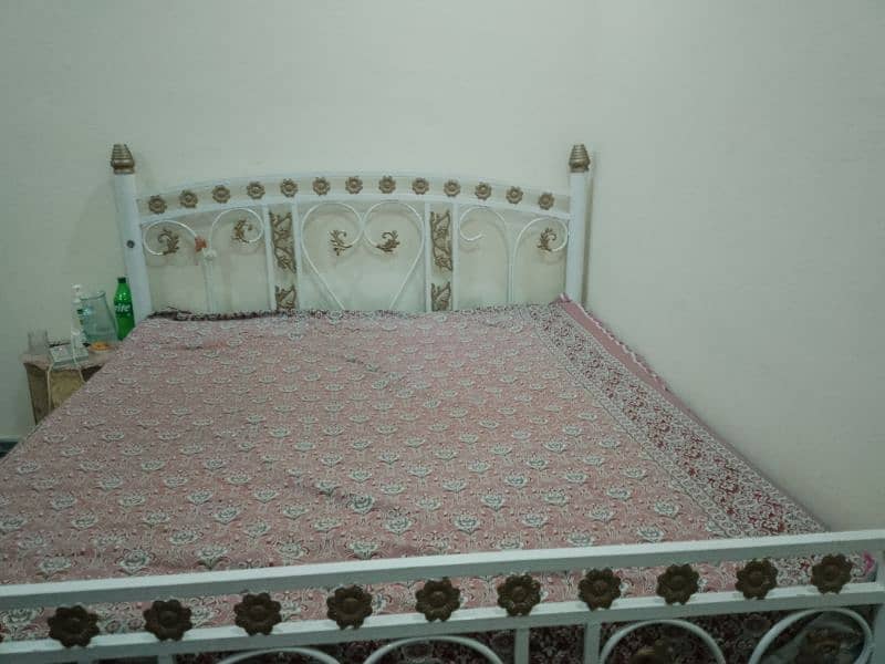 king size iron bed 3