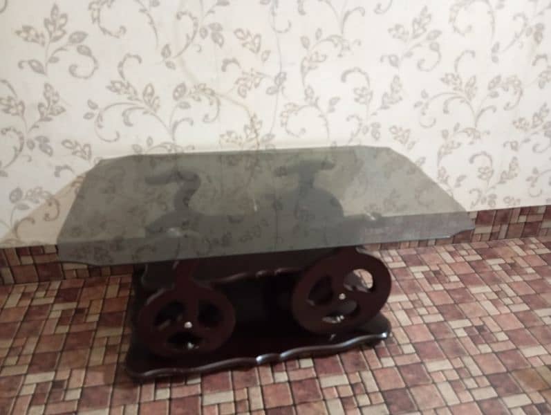 tea table in new condition 0