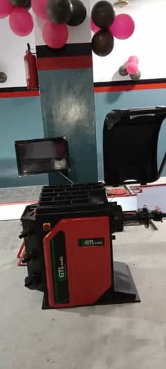 3D wheel alignment and balancing machine with computer scanner or tool