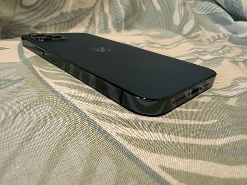 iphone 12Pro 128 gb PTA with Box 2