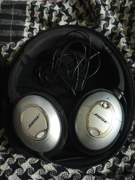 Bose QuietComfort 15 Noise Cancelling Headphones - Black 0