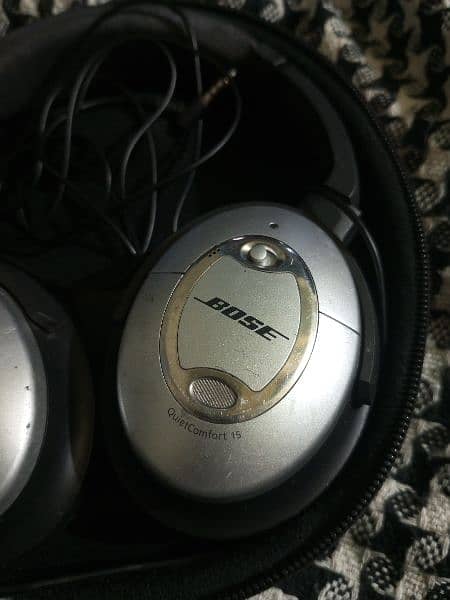 Bose QuietComfort 15 Noise Cancelling Headphones - Black 1