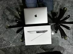 MacBook Pro 2020 Tuch bar 13inches 8/256GB 0