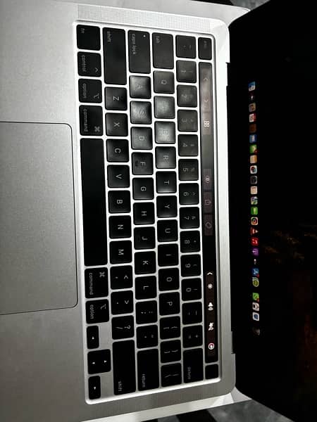 MacBook Pro 2020 Tuch bar 13inches 8/256GB 10