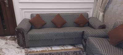 slightely used 2 pcs 3 seater sofa comebed in very good condittion