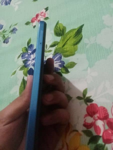 infinix smart7  1 manth used good condition  with  box charger 2