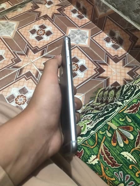 Iphone 6 Plus  Silver 3