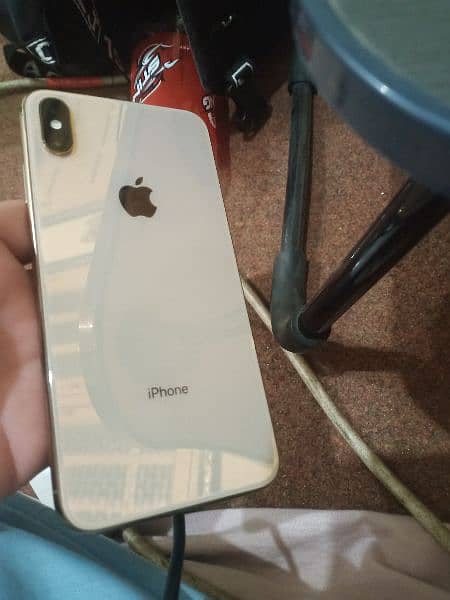 iPhone XS Max 256GB - Owner Locked - Excellent Condition" 0
