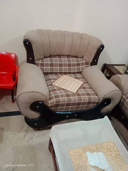 3+1+1 = 5 seaters sofa set every thing is ok, urgently needs cash 2