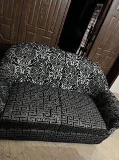 Stylish Sofa Set for Sale - Excellent Condition!