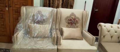 Experience the Perfect Comfort with our Luxurious Sofa Set!