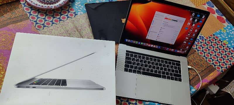 MacBook Pro Ratina  (15 2017) Touch Bar 16/256 Core i7 1