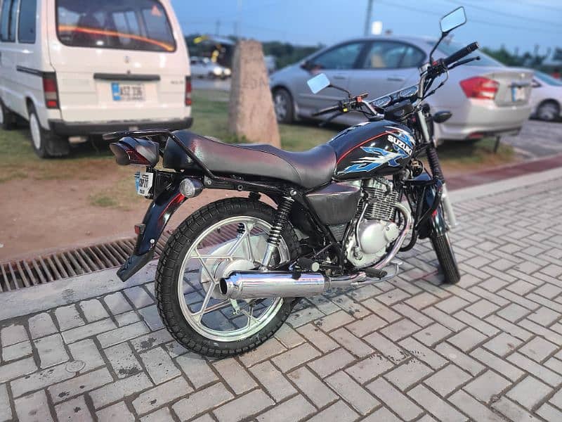 Suzuki GS 150 SE 2022 4