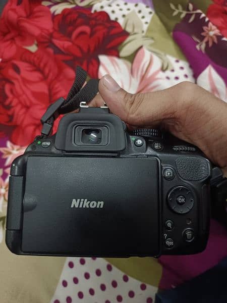 Nikon D5200 with 2 lens,2 batteries chargers & 2 bags 2