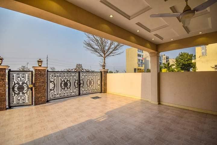 One Kanal Beautiful Bungalow Available For Sale In DHA Phase 7 Lahore At Super Hot Location. 4