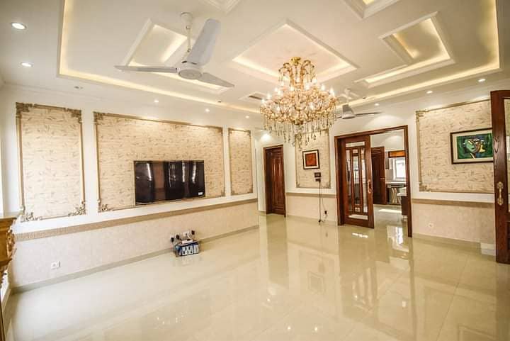 One Kanal Beautiful Bungalow Available For Sale In DHA Phase 7 Lahore At Super Hot Location. 10