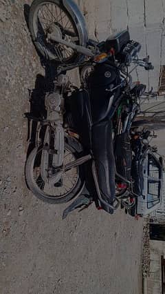 bike ok hain full mat black ma full bike rapped hain