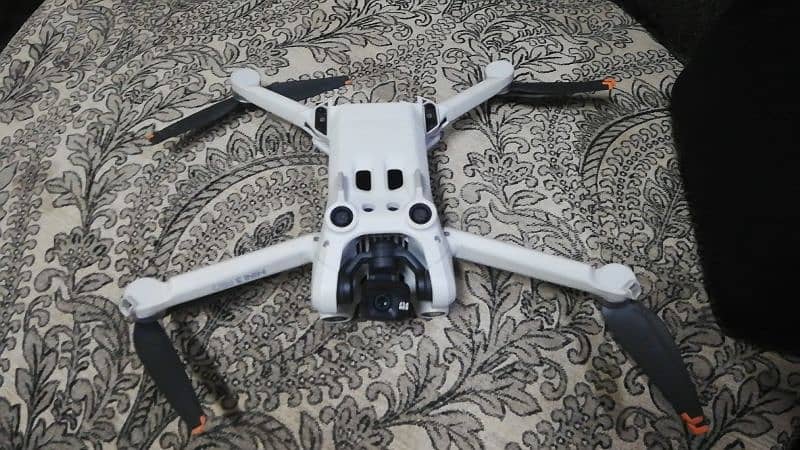 drone mini 3 pro for sale in mint condition 10 by 9.8 with 1