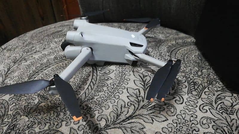 drone mini 3 pro for sale in mint condition 10 by 9.8 with 3