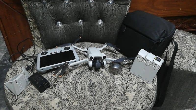 drone mini 3 pro for sale in mint condition 10 by 9.8 with 4