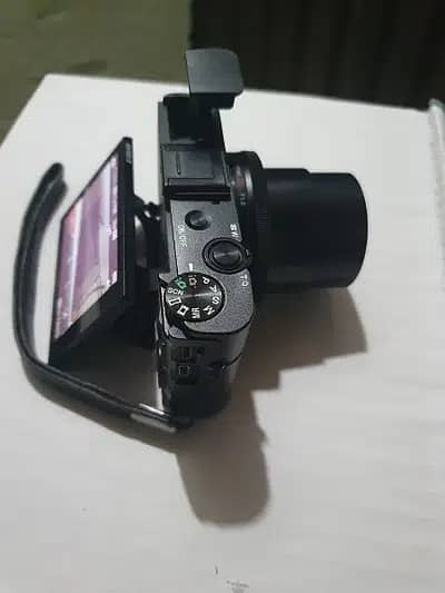 Sony rx100 Mark 2 with 2 batteries card and leather strip cover 2