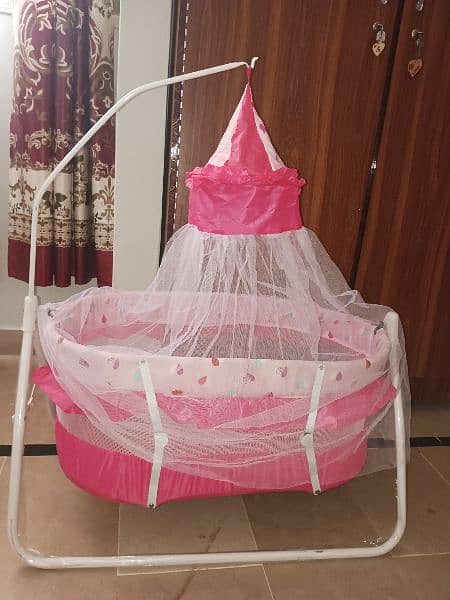 baby jhula new condition clor pink 2