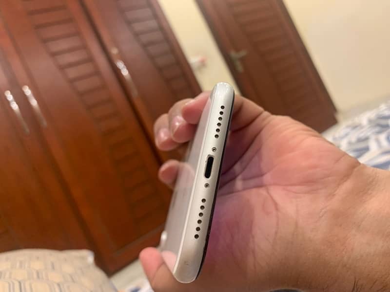 iphone xr pta approved 64gb 0