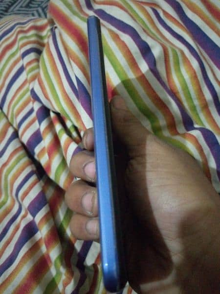 Vivo y21 10/10 condition  with original charger and box 3